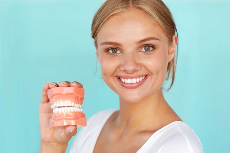 Zahnarztpraxis Nicolette Radünz, Riedstadt - Kronen und Prothesen, Zahnprothesen, Implantatversorgung, hypoallergener Zahnersatz, metallfreier Zahnersatz